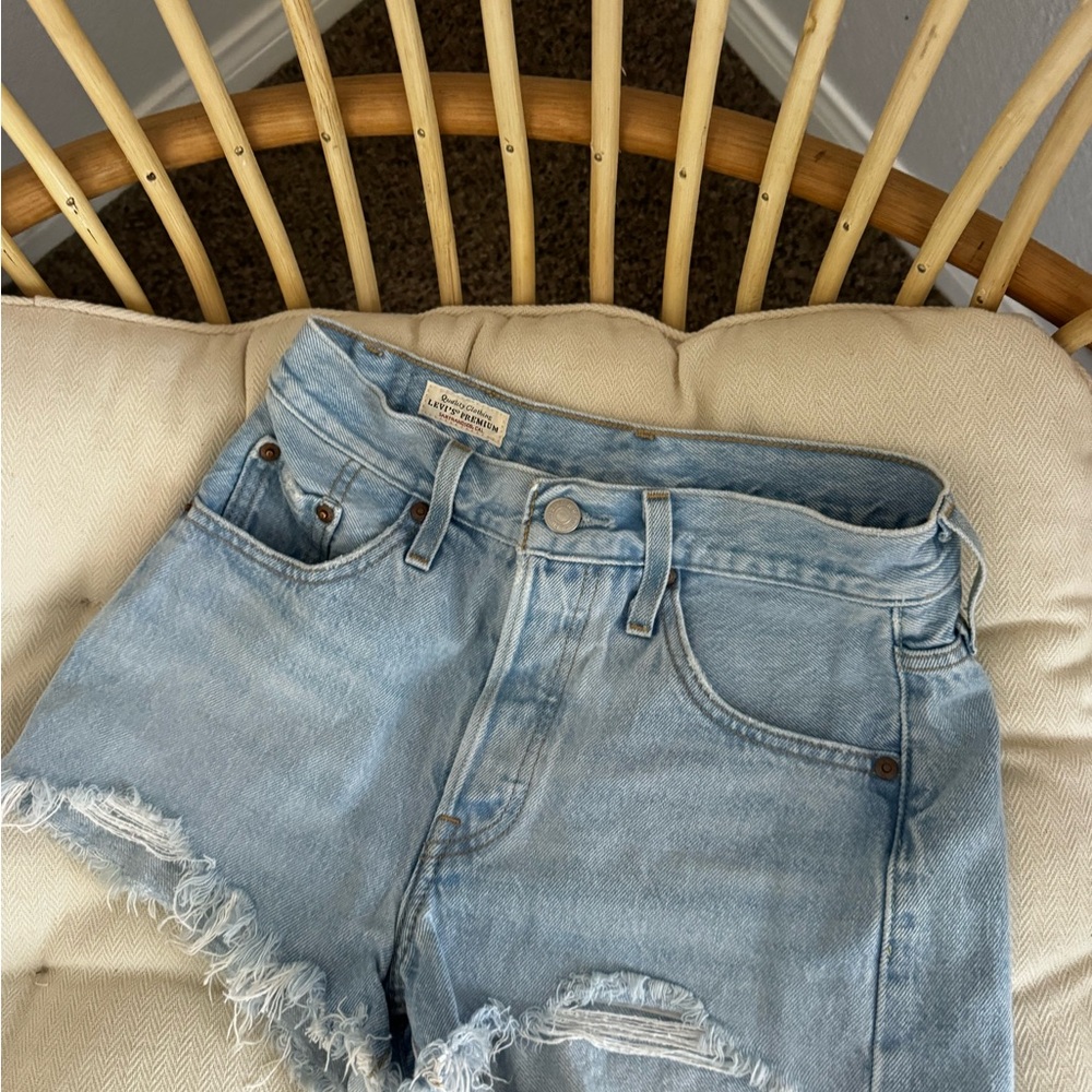 Levi’s Premium 501 Distressed Cutoff Denim Shorts Light Wash W23